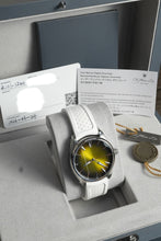Load image into Gallery viewer, H.Moser &amp; Cie Sunny side up