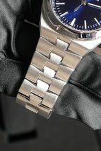 Load image into Gallery viewer, Vacheron Constantin Overseas