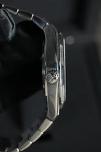 Load image into Gallery viewer, Vacheron Constantin Overseas