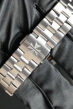 Load image into Gallery viewer, Vacheron Constantin Overseas