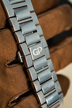 Load image into Gallery viewer, Girard Perregaux Laureato