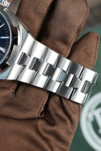 Load image into Gallery viewer, Vacheron Constantin Overseas