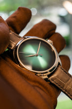 Load image into Gallery viewer, H.Moser &amp; Cie blue fume on strap