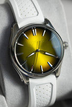 Load image into Gallery viewer, H.Moser &amp; Cie Sunny side up