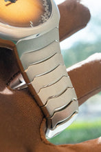 Load image into Gallery viewer, H.Moser &amp; Cie smoked salmon dial