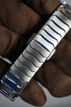 Load image into Gallery viewer, H.Moser &amp; Cie Streamliner Two Hands 34mm Silver Fumé
