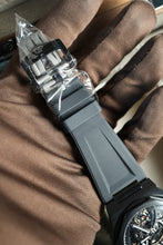 Load image into Gallery viewer, Girard Perregaux Laureato Skeleton